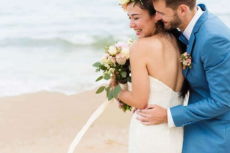 Casal casamento na praia