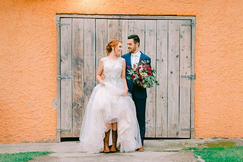 Noivos casamento rústico e romântico